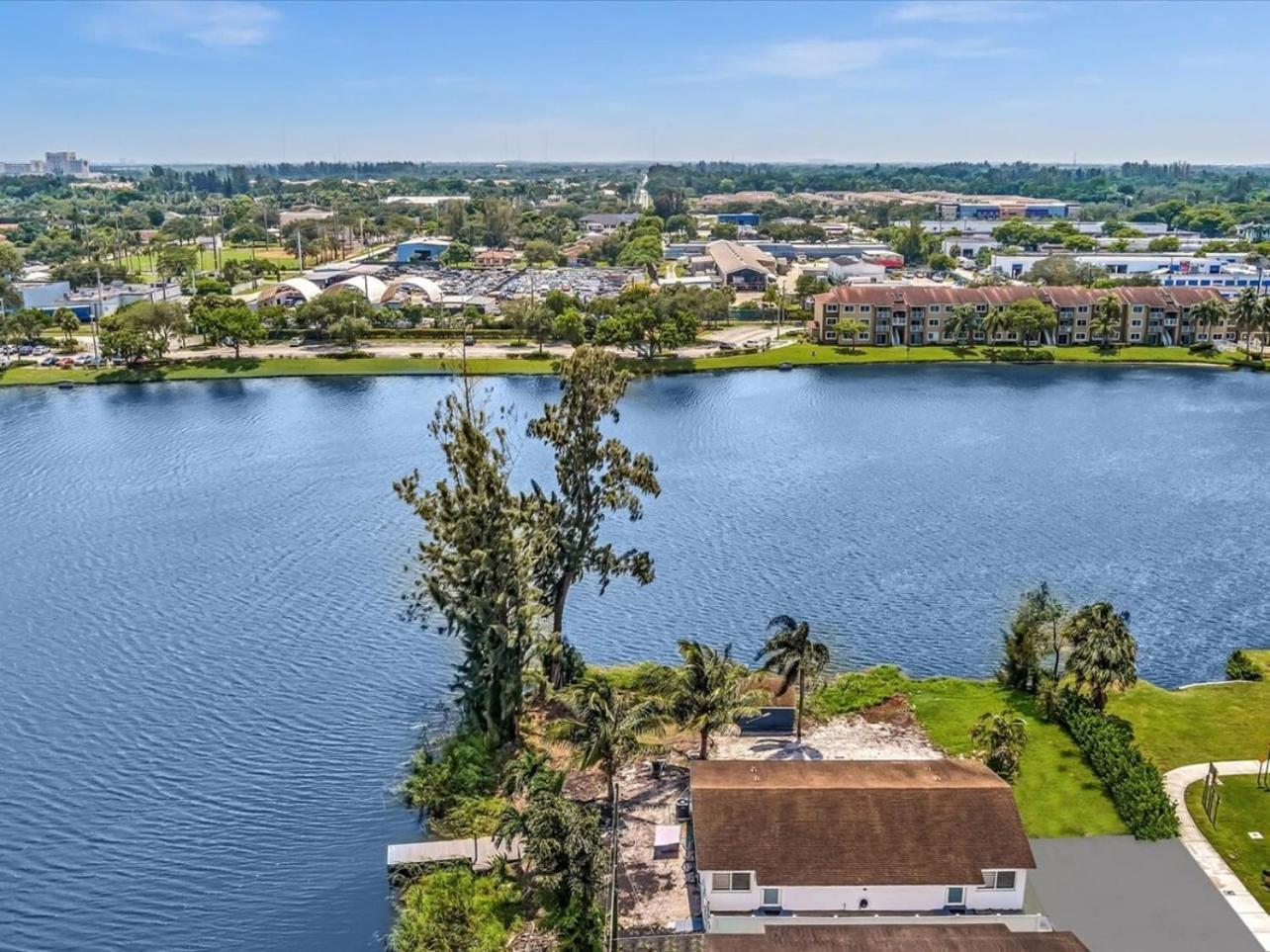 Charming 2br Lakefront In Near *