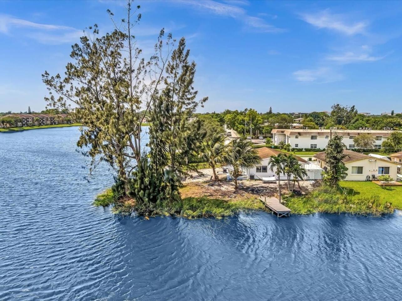 Holiday home Charming 2br Lakefront In Near