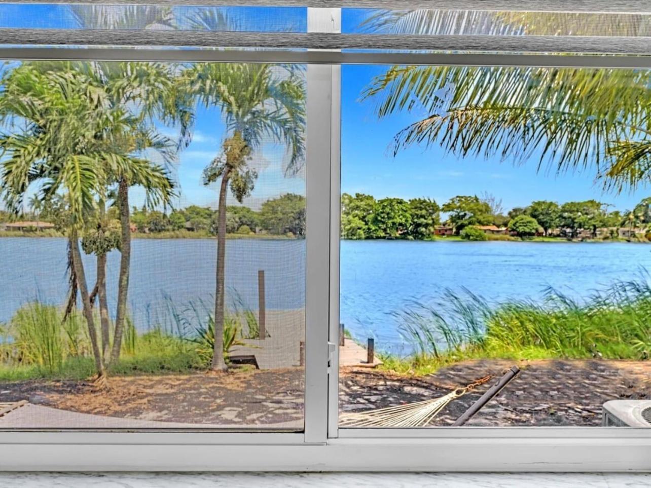 Charming 2br Lakefront In Near Davie