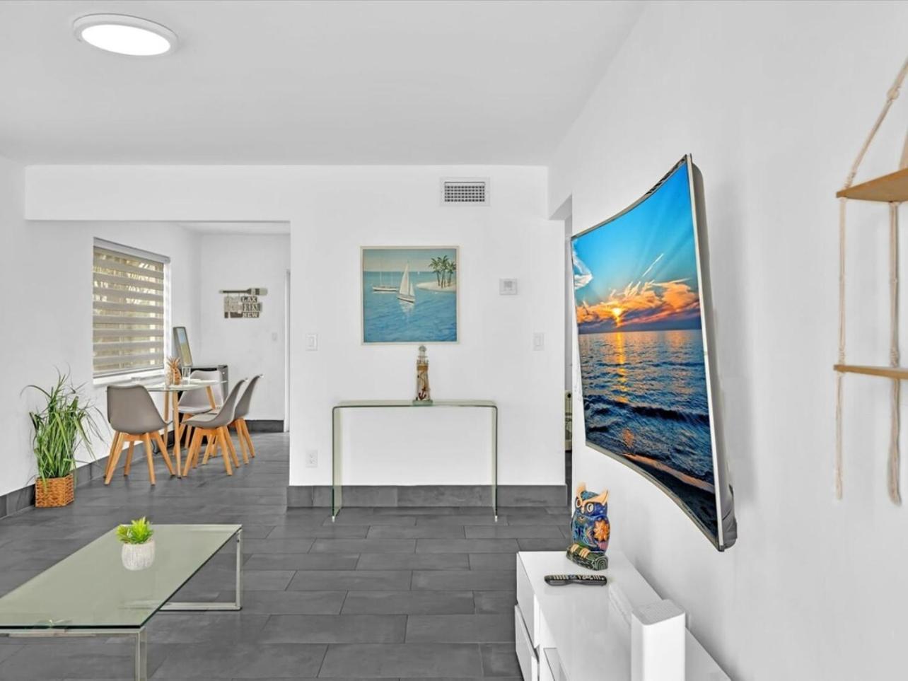 Charming 2br Lakefront In Near Davie