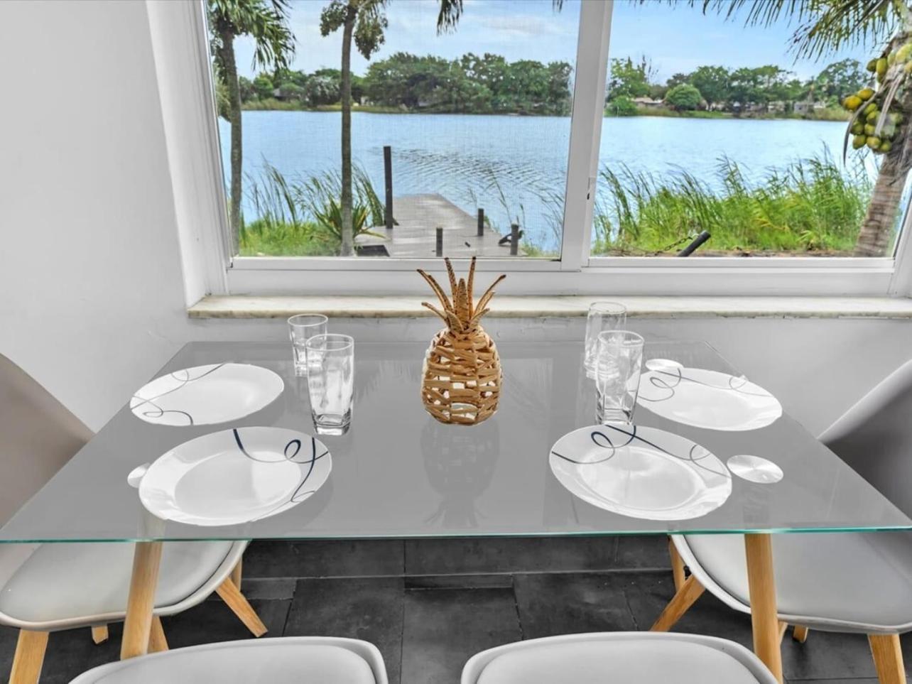 Charming 2br Lakefront In Near Holiday home *