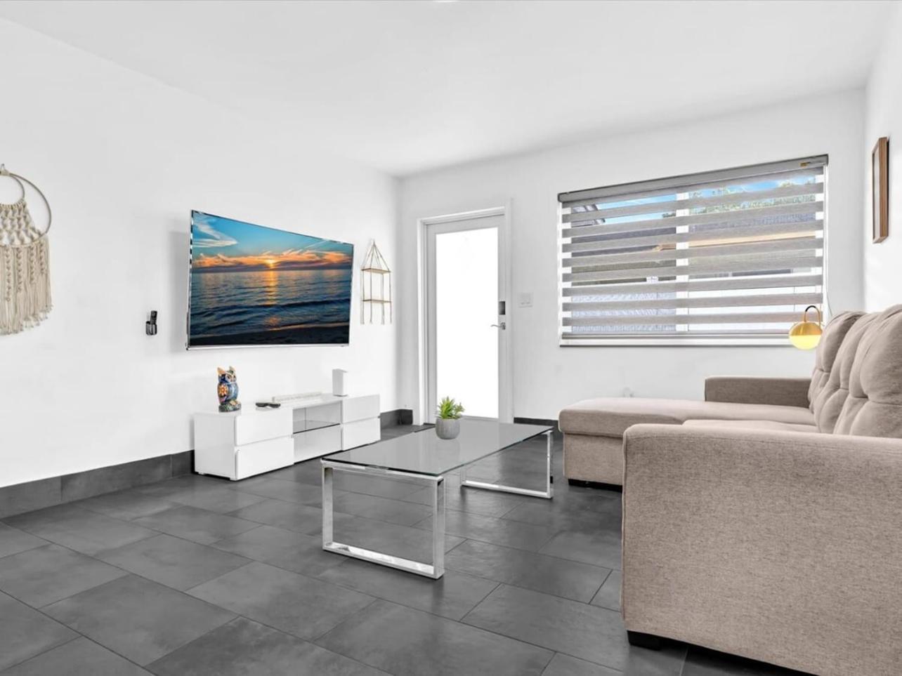 Charming 2br Lakefront In Near * Davie