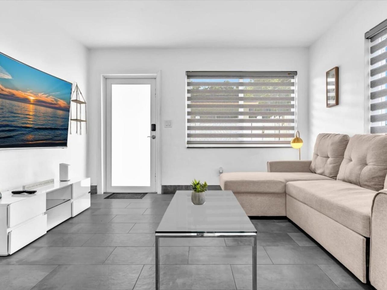 Holiday home Charming 2br Lakefront In Near Davie