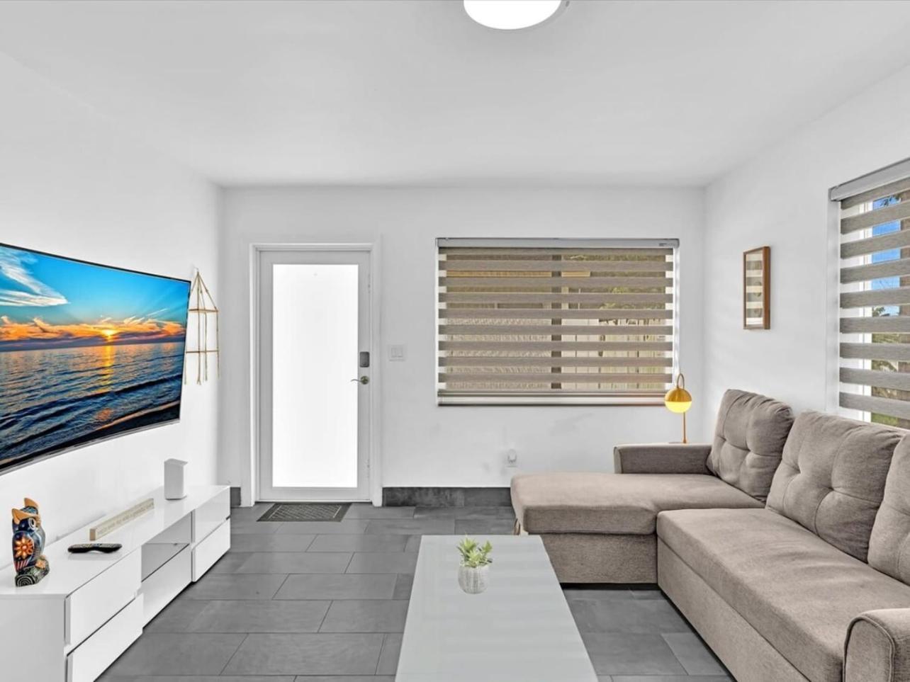 Charming 2br Lakefront In Near Davie