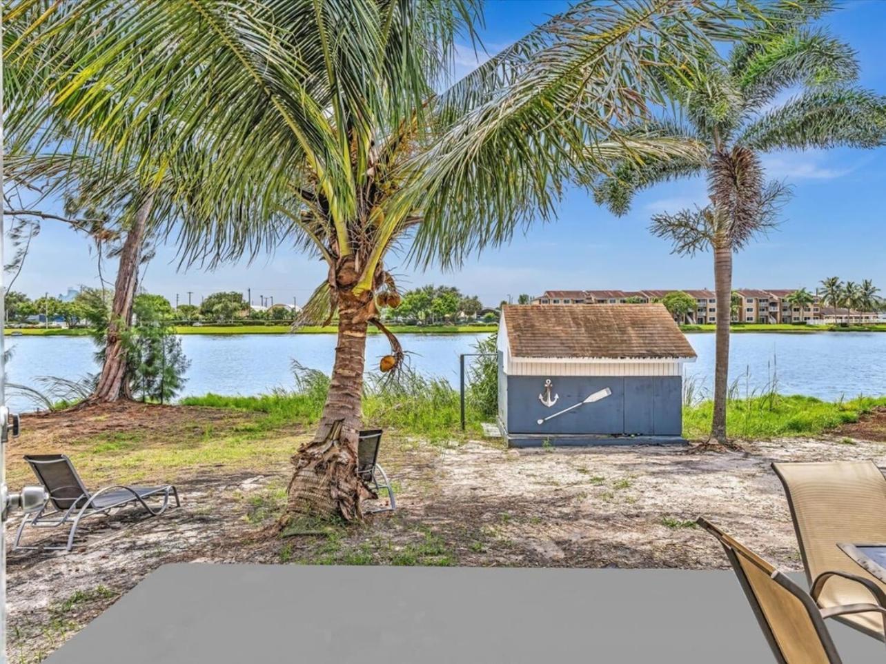 Charming 2br Lakefront In Near Holiday home *